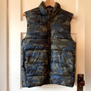 GAP | Blue Camo Puffer Vest - sz XXL (Boys)